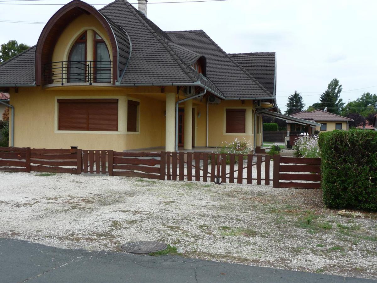 Nádas Társasház Balatonlelle Exterior foto