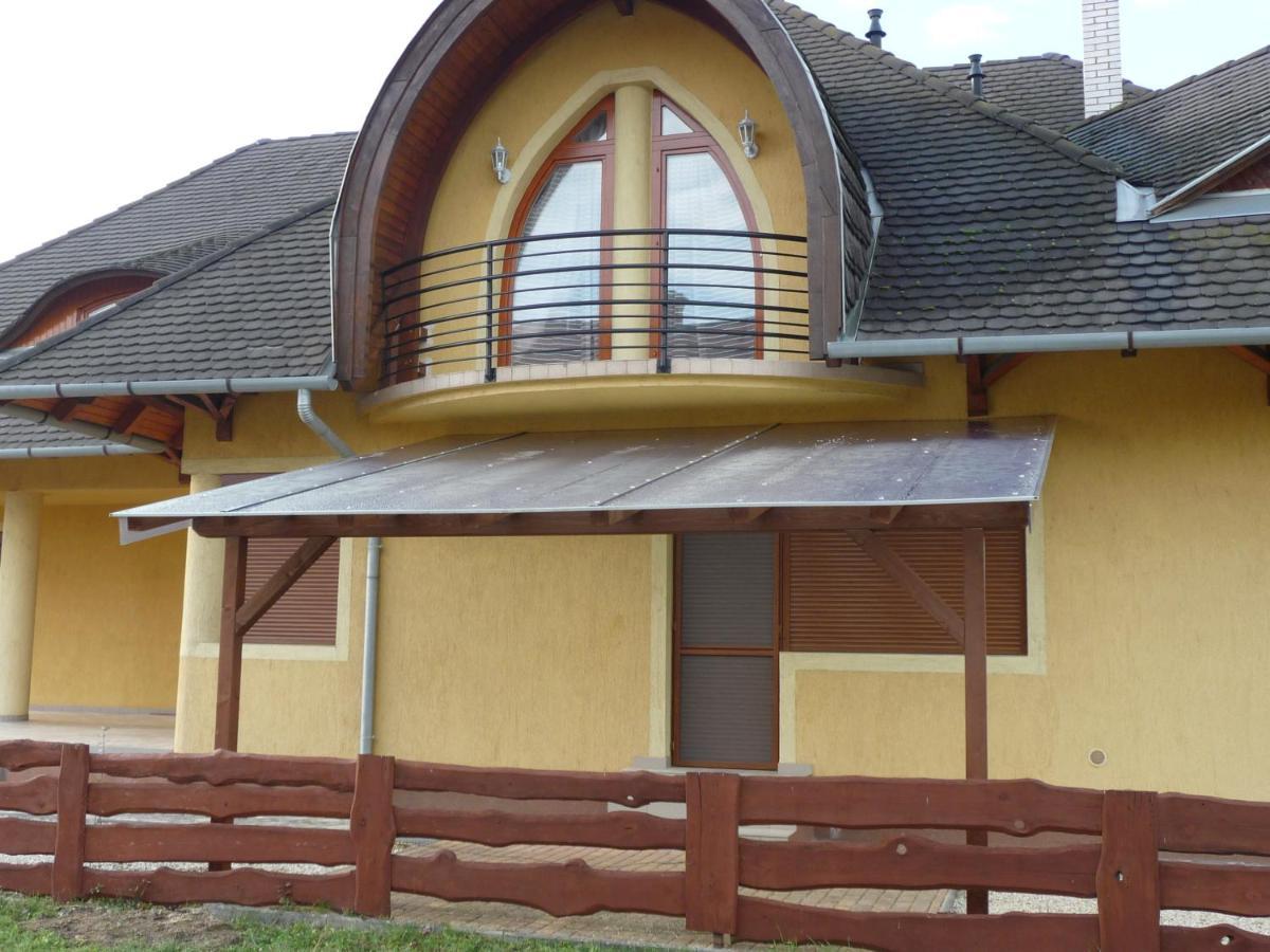 Nádas Társasház Balatonlelle Exterior foto