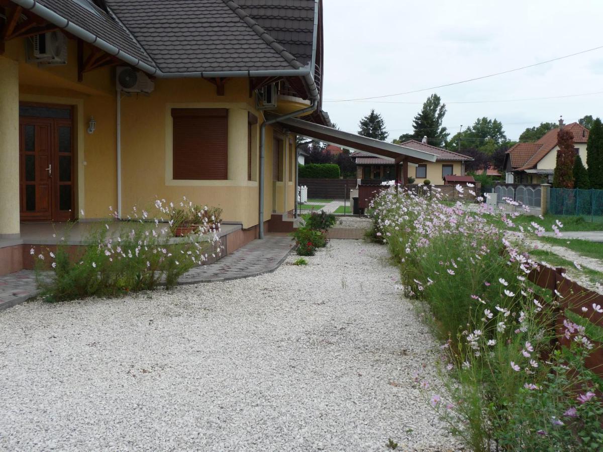 Nádas Társasház Balatonlelle Exterior foto
